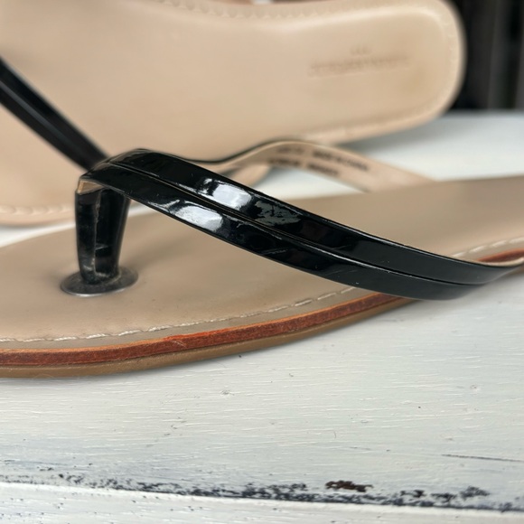 Banana Republic Black Patent Flat Thong Sandals - Picture 9 of 10